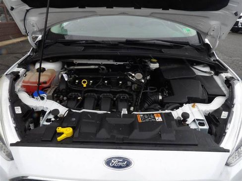 Used 2017 Ford Focus SE w/ Cold Weather Package FWD image 18