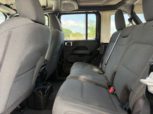 Used 2025 Jeep Wrangler Unlimited Sahara AWD/4WD image 25