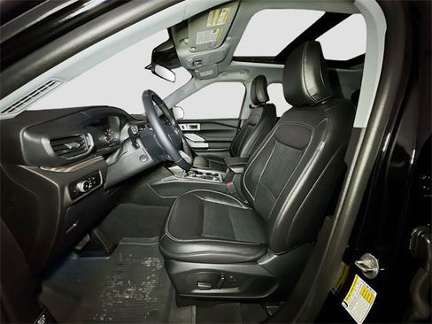 Certified 2023 Ford Explorer Limited w/ Limited Technology Package image 21