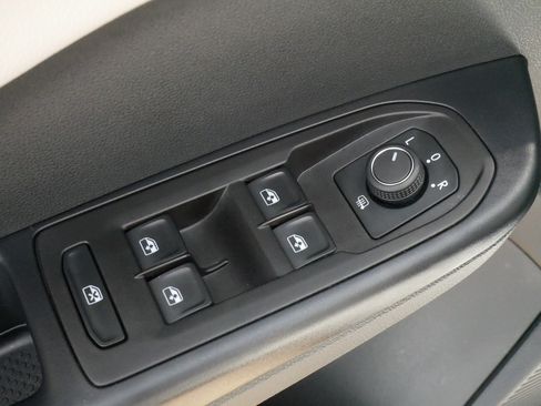 Certified 2025 Volkswagen Taos SEL AWD/4WD image 19
