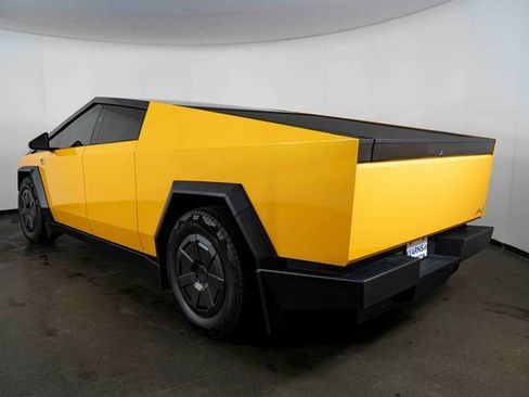 Used 2025 Tesla Cybertruck AWD Crew Cab image 6