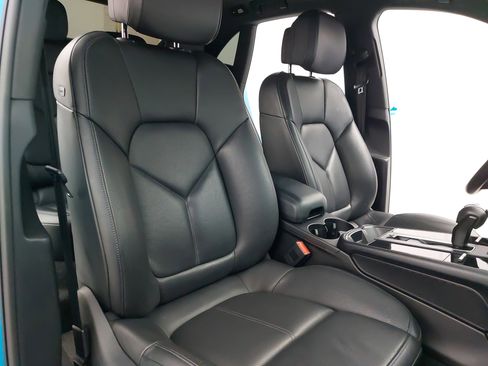 Used 2022 Porsche Macan w/ Premium Package Plus image 12