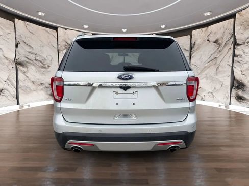 Used 2016 Ford Explorer XLT w/ Equipment Group 202A image 3