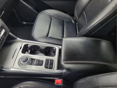 Used 2020 Ford Explorer XLT w/ Equipment Group 202A RWD image 20