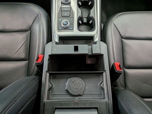 Certified 2020 Ford Explorer XLT w/ Equipment Group 202A image 32