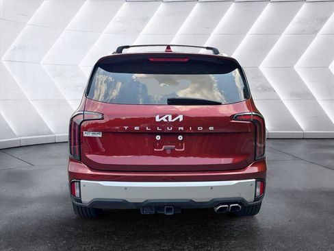 Used 2024 Kia Telluride EX w/ EX Captain's Chair Package FWD image 4