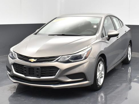 Used 2018 Chevrolet Cruze LT w/ Convenience Package FWD image 13