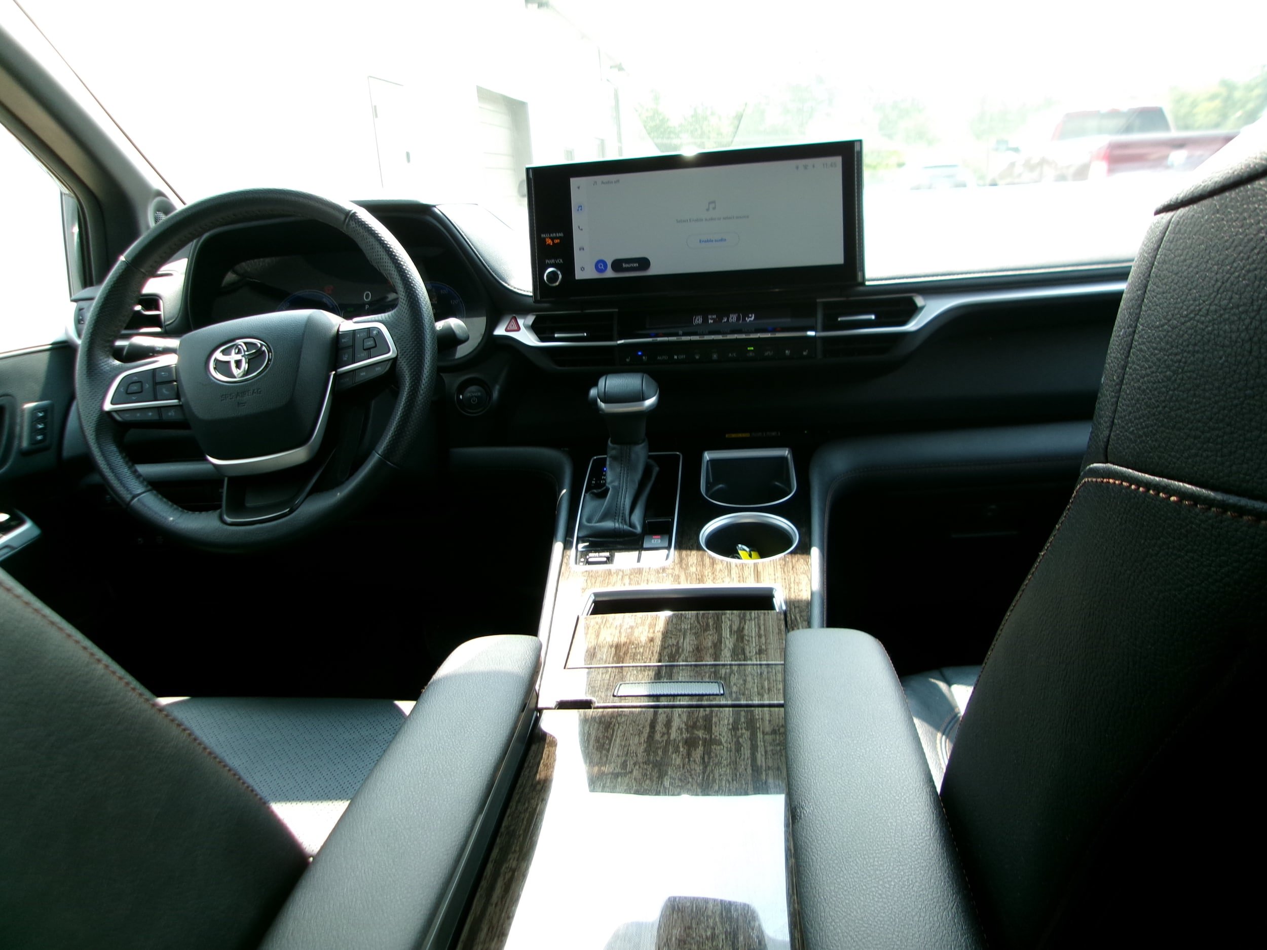 Used 2025 Toyota Sienna Limited AWD/4WD image 7