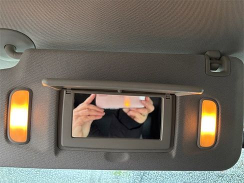 Used 2016 GMC Canyon SLE image 18