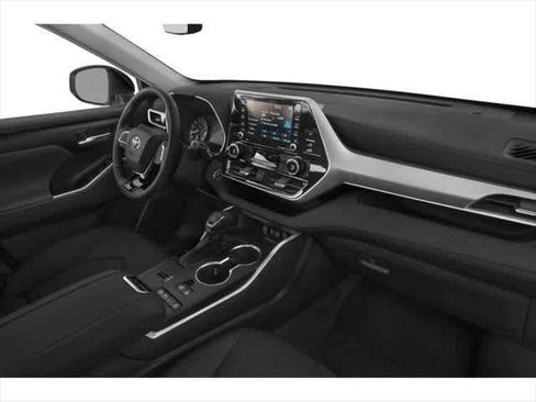Used 2021 Toyota Highlander XLE FWD image 21