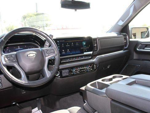 Used 2025 Chevrolet Silverado 1500 LT RWD image 24