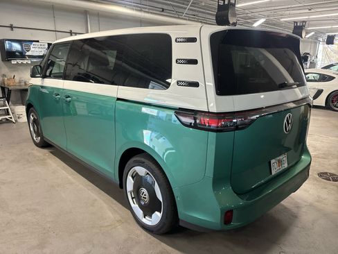 Used 2025 Volkswagen ID. Buzz Pro S Plus RWD image 4