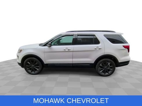 Used 2019 Ford Explorer XLT w/ Equipment Group 202A AWD/4WD image 6