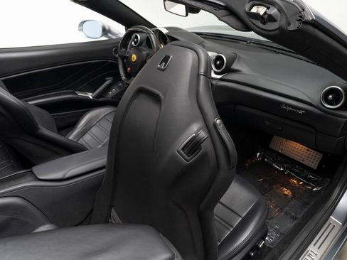 Used 2016 Ferrari California T RWD image 47