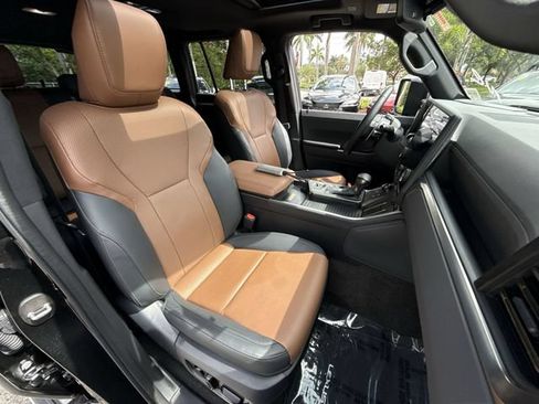 Used 2024 Lexus GX 550 w/ Accessory Package (2T) AWD/4WD image 27