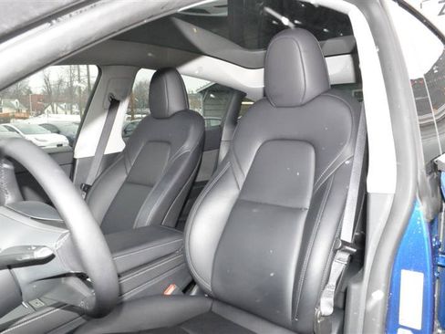Used 2024 Tesla Model Y Long Range AWD/4WD image 8