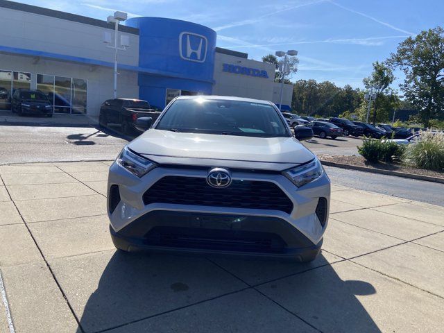 Used 2025 Toyota RAV4 LE AWD/4WD image 3
