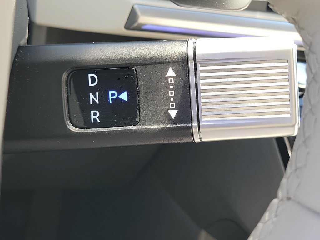 Used 2025 Hyundai Santa Fe Limited AWD/4WD image 19