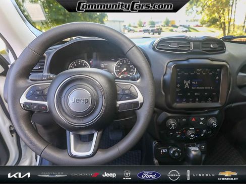 Used 2023 Jeep Renegade Latitude image 13