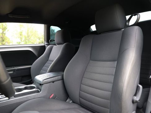 Used 2010 Dodge Challenger SE RWD image 6