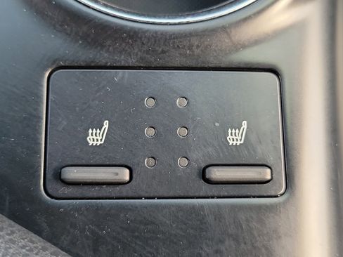 Used 2020 Toyota Camry XLE image 25