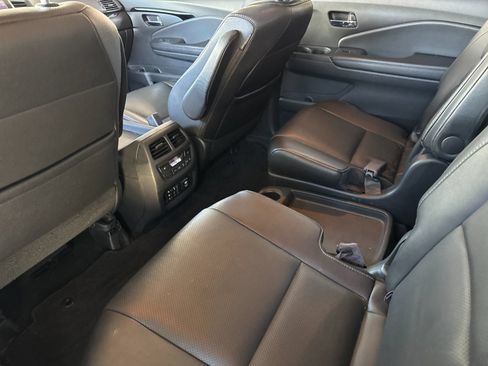 Used 2017 Honda Pilot Elite image 12