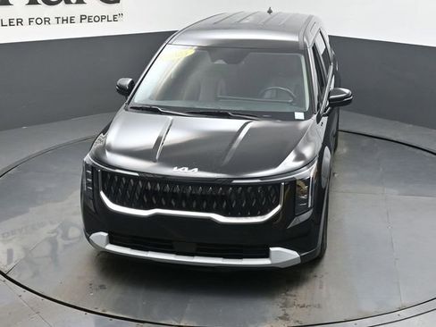 Used 2025 Kia Carnival FWD image 45