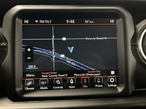Used 2022 Jeep Wrangler Unlimited Sahara w/ Cold Weather Group AWD/4WD image 15