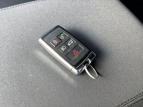 Used 2023 Land Rover Defender 110 S image 10