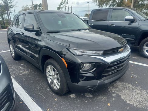 Used 2023 Chevrolet TrailBlazer LS image 2