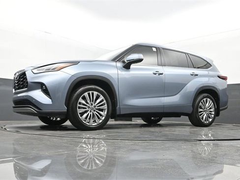 Used 2024 Toyota Highlander Platinum image 29