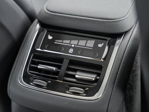 Certified 2025 Volvo XC90 T8 Core w/ Climate Package image 32