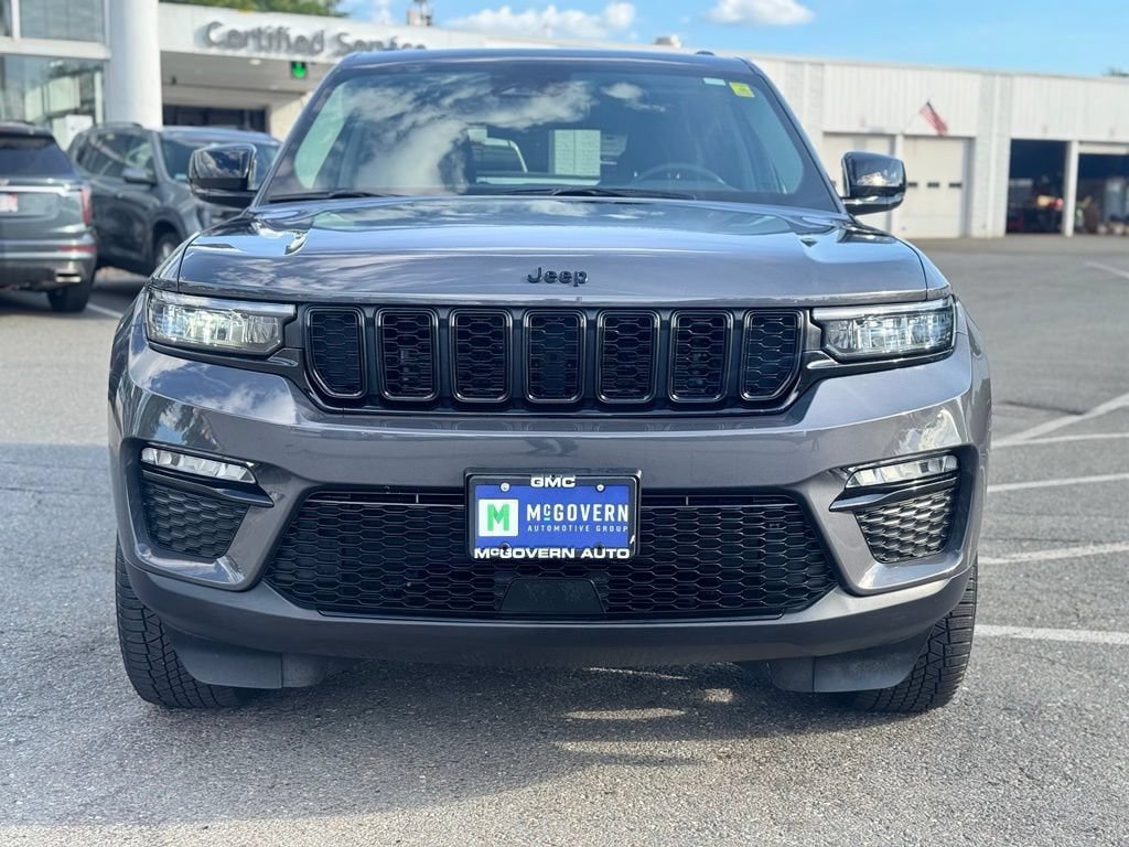 Used 2024 Jeep Grand Cherokee Limited w/ Black Appearance Package AWD/4WD image 10