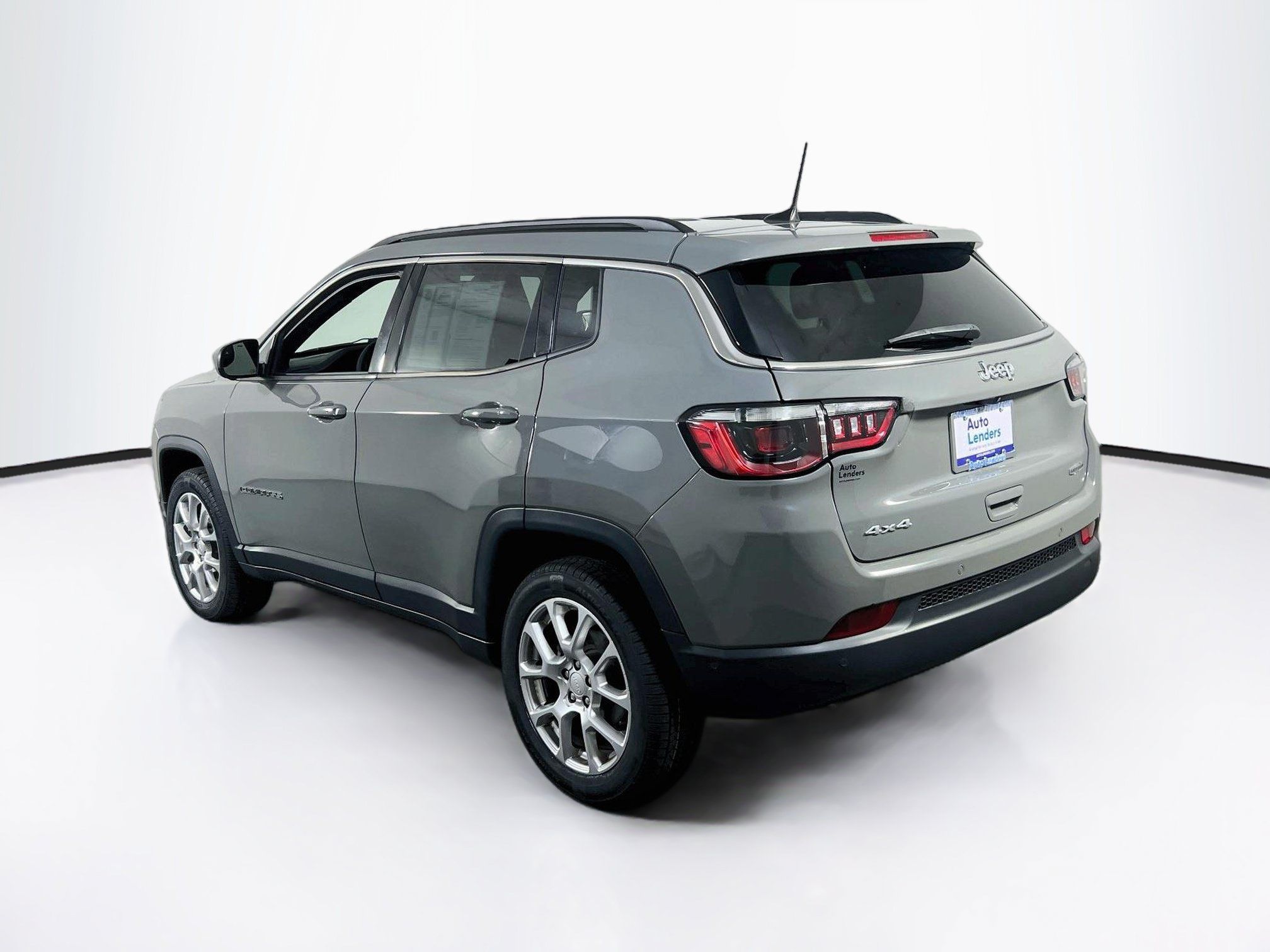 Used 2023 Jeep Compass Latitude AWD/4WD image 7
