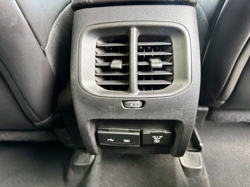 Used 2019 Jeep Cherokee Latitude Plus image 20