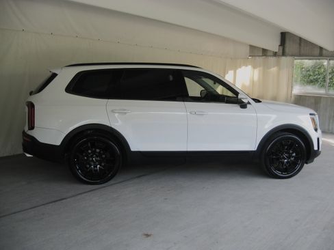 Certified 2022 Kia Telluride EX w/ EX Premium Package image 6