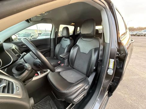 Used 2019 Jeep Compass Latitude w/ Cold Weather Group image 16