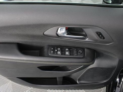 New 2026 Chrysler Pacifica Select image 13