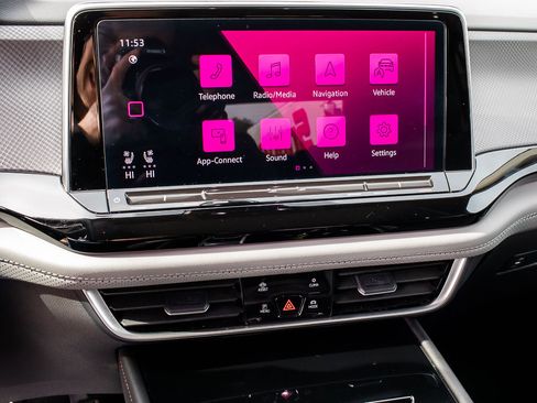 Used 2024 Volkswagen Atlas Peak Edition SE image 22