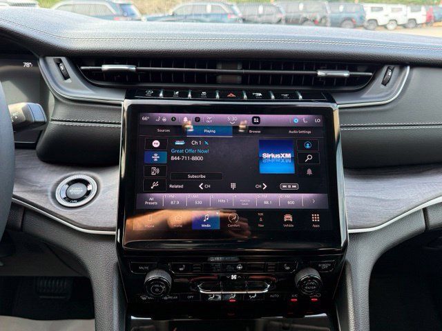 Used 2023 Jeep Grand Cherokee Limited w/ Black Appearance Package RWD image 19