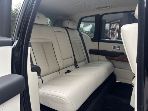Used 2023 Rolls-Royce Cullinan image 11