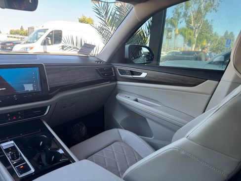 Used 2024 Volkswagen Atlas SEL Premium R-Line AWD/4WD image 21