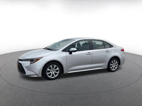 Used 2025 Toyota Corolla LE FWD image 8