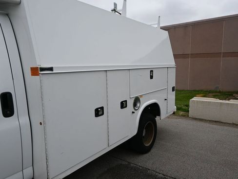 Used 2017 Chevrolet Express 3500 RWD image 10