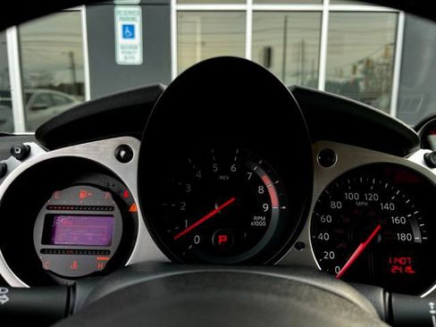 Used 2017 Nissan 370Z Roadster image 22