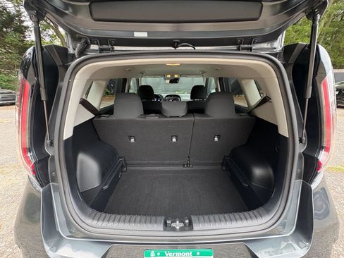 Used 2025 Kia Soul LX w/ LX Technology Package FWD image 29