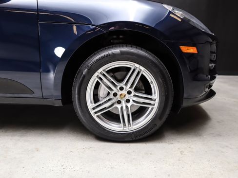 Certified 2020 Porsche Macan AWD/4WD image 13