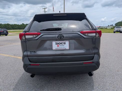 Used 2021 Toyota RAV4 LE FWD image 4