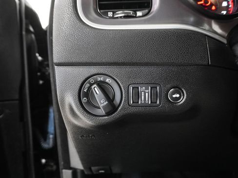 Used 2022 Dodge Charger SXT w/ Blacktop Package image 17