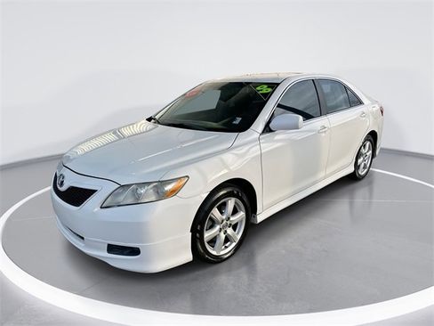 Used 2009 Toyota Camry SE image 1